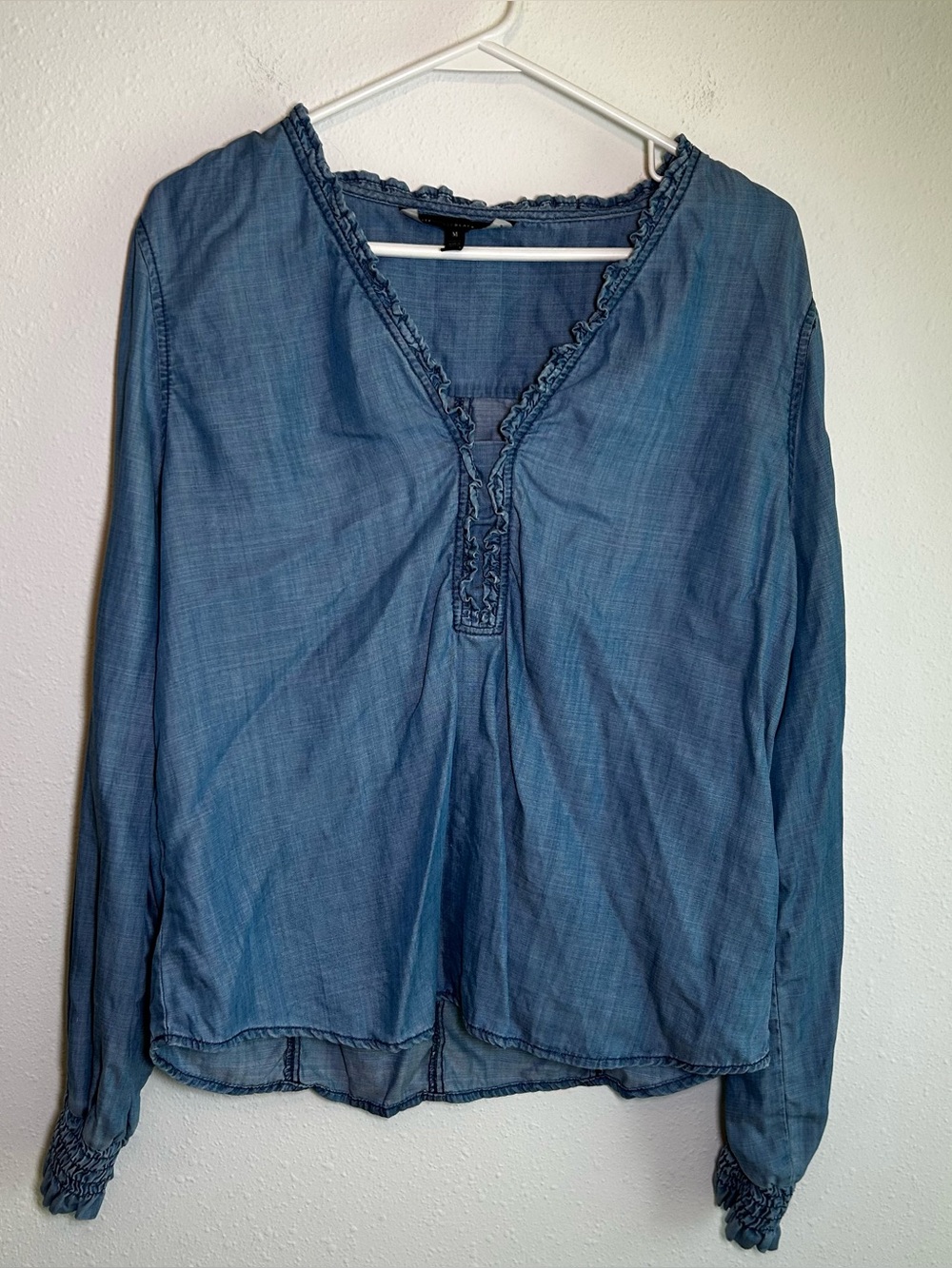 White House Black Market Blue Chambray Top M Lyocell Ruffle Coastal Peasant